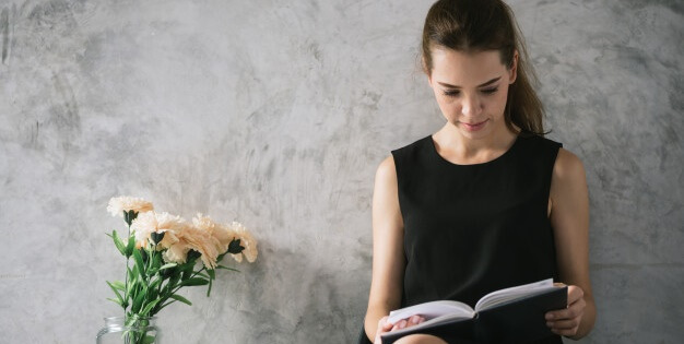 Lady with flowers reading